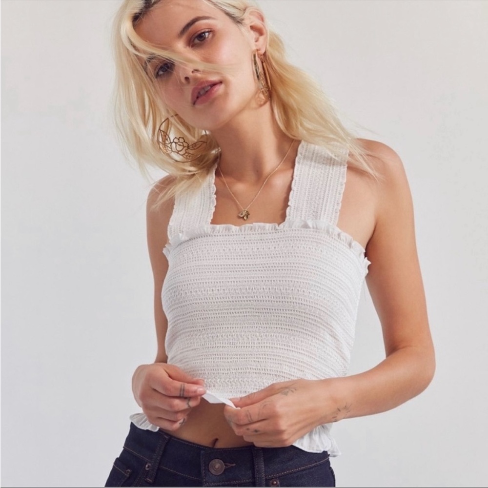 Form-fitting tank top by Ecote. Size L. White.